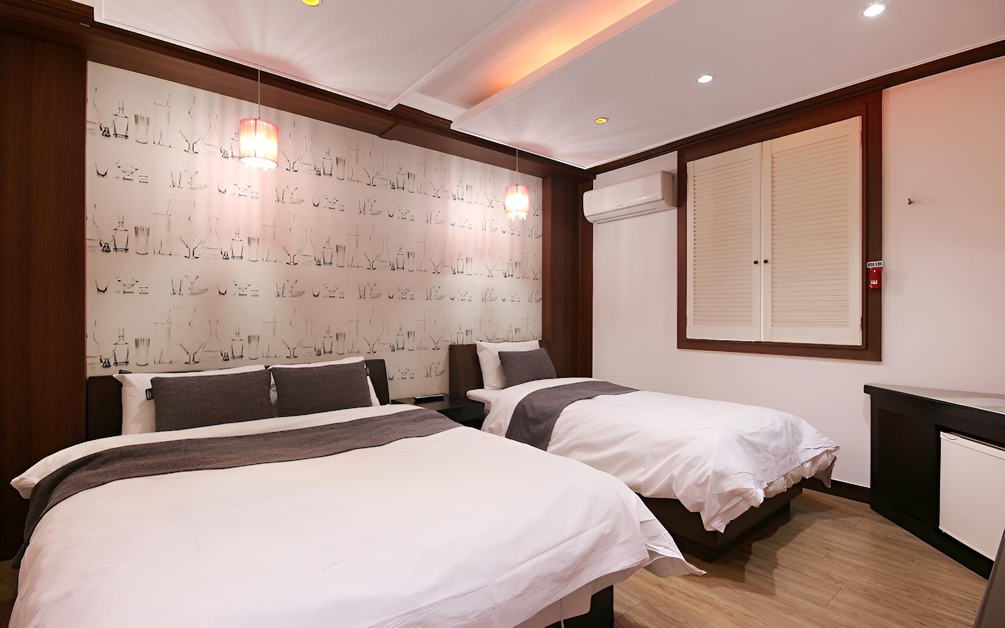 Room (Twin) photo 1
