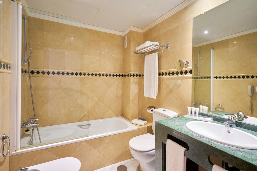 Standard Twin Room, 2 Twin Beds - Photo 2