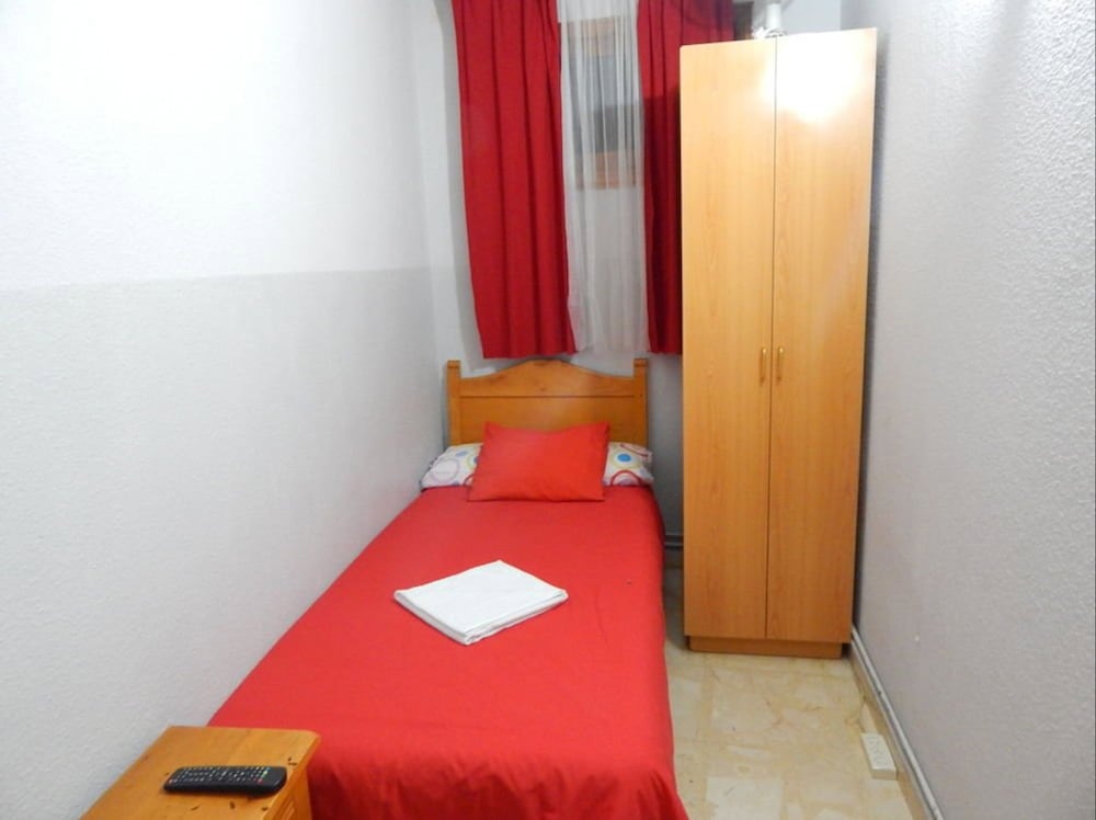 Single Room, Shared Bathroom photo 2