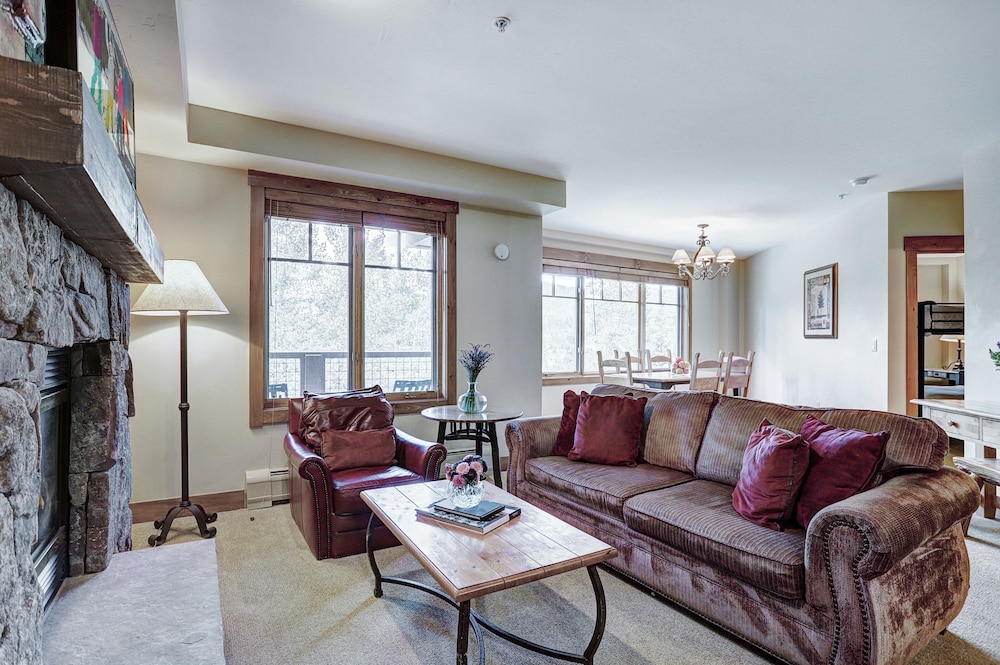 Condo, 2 Bedrooms