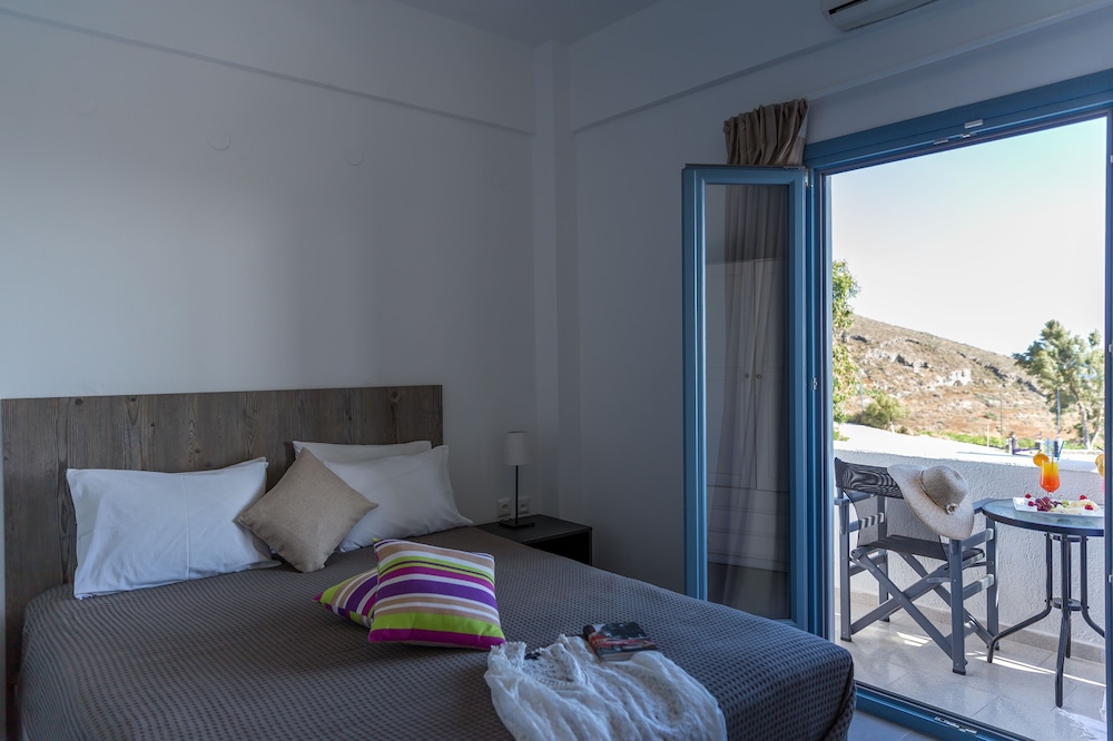 Superior Room, Pool View - Photo 6