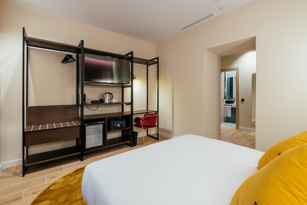 Superior Double or Twin Room - Photo 10