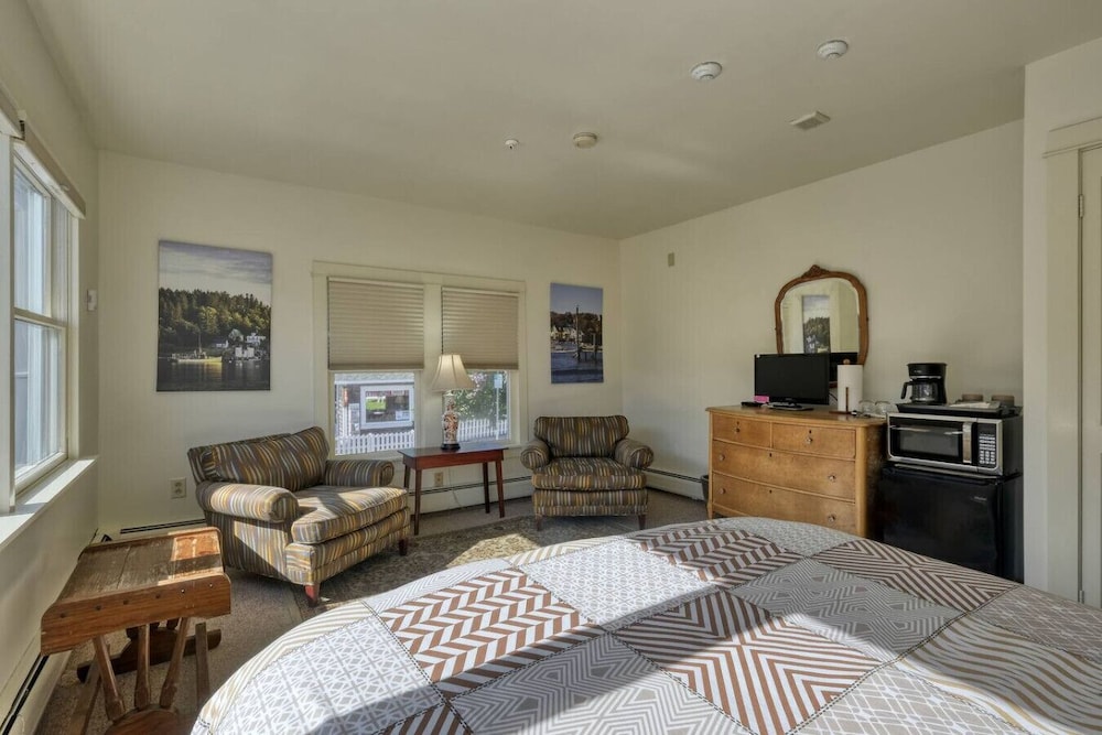 Double Room, 1 Queen Bed (The Nathaniel Bowditch) photo 2