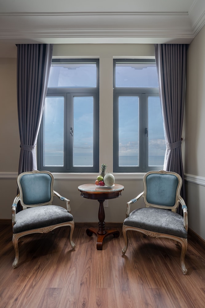 Family Room, Sea View - Photo 2
