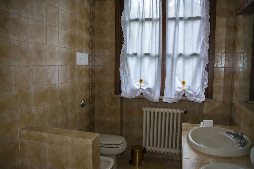 Classic Double Or Twin Room, 2 Double Beds, Terrace, Garden Area (Bagno Esterno/ External Bathroom) photo 2