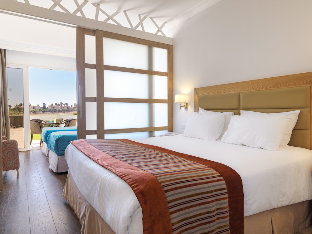 Family Suite (Private Garden)