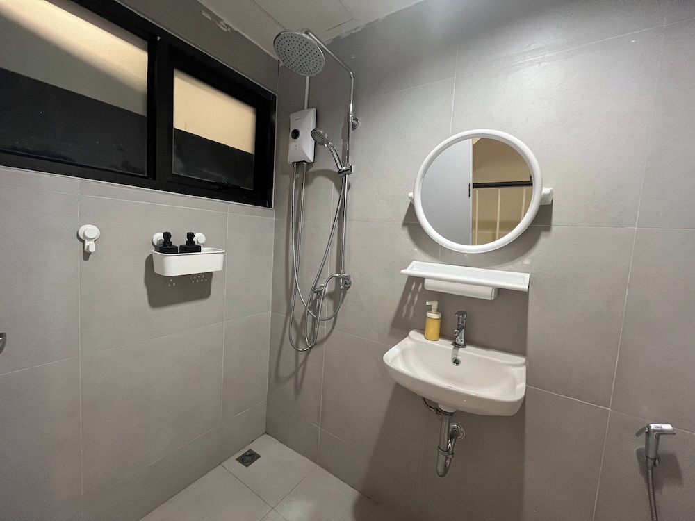 8-Bed Male Dormitory Room photo 2