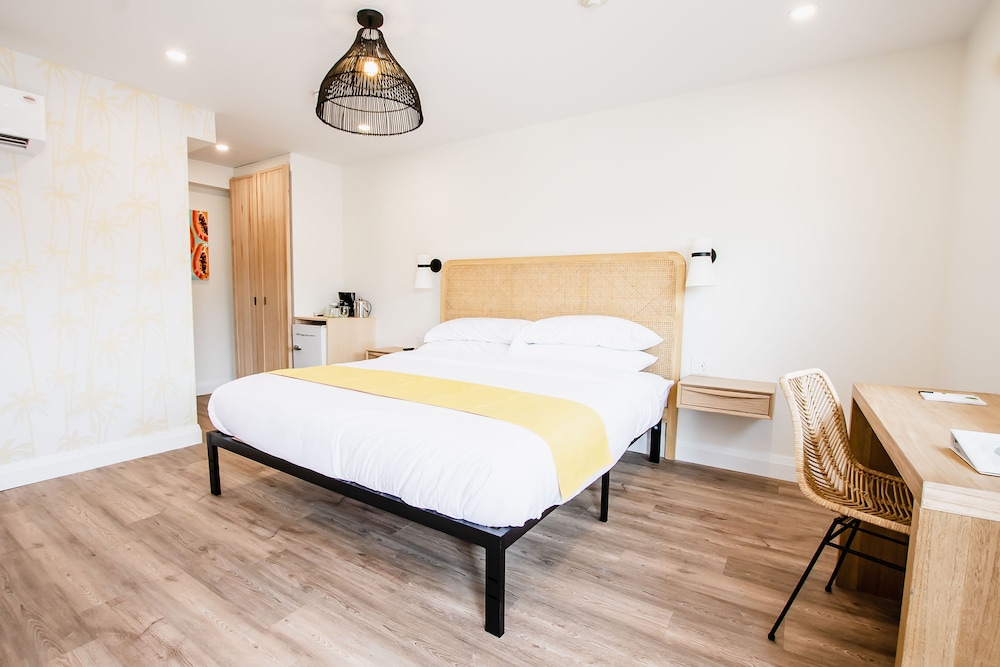 Premium Room, 1 King Bed photo 1
