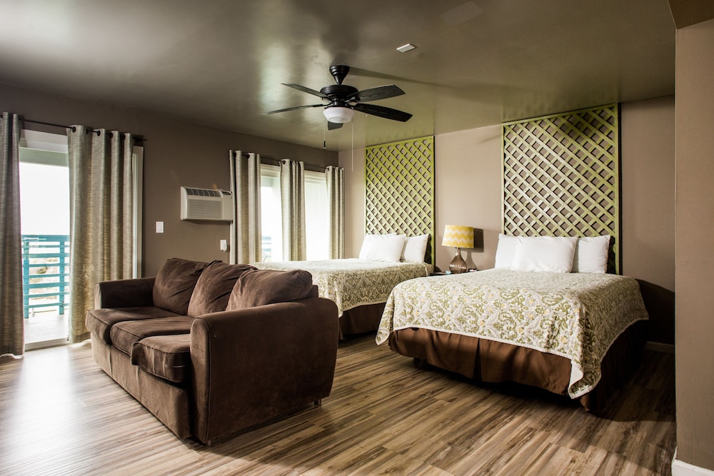 Suite, 2 Queen Beds and 1 Sofa Bed, Balcony, Ocean View (No pets) photo 1