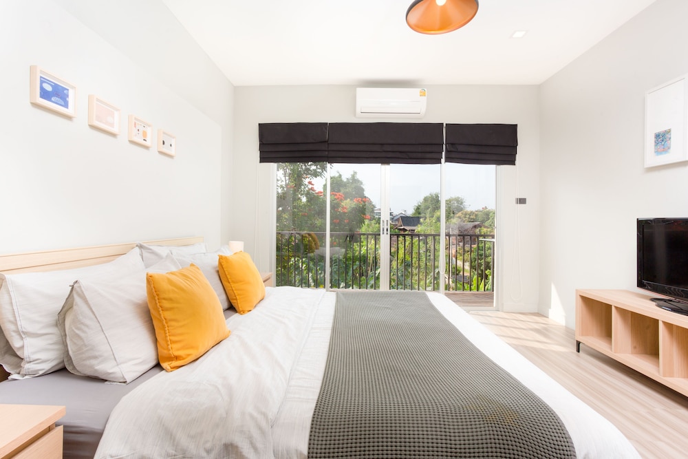 Two Bedroom Balcony Apartment - Photo 23