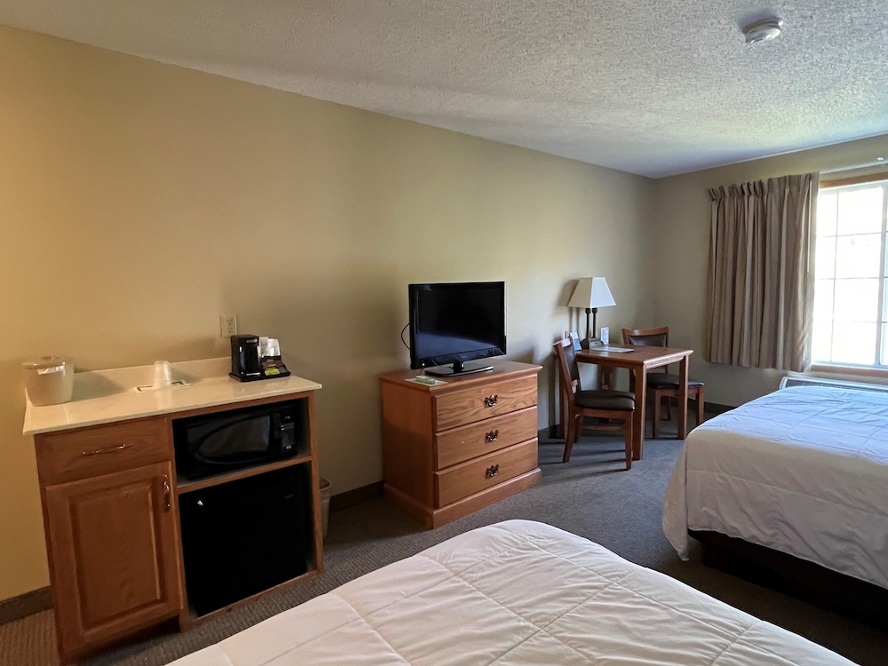 Room, 2 Queen Beds photo 3