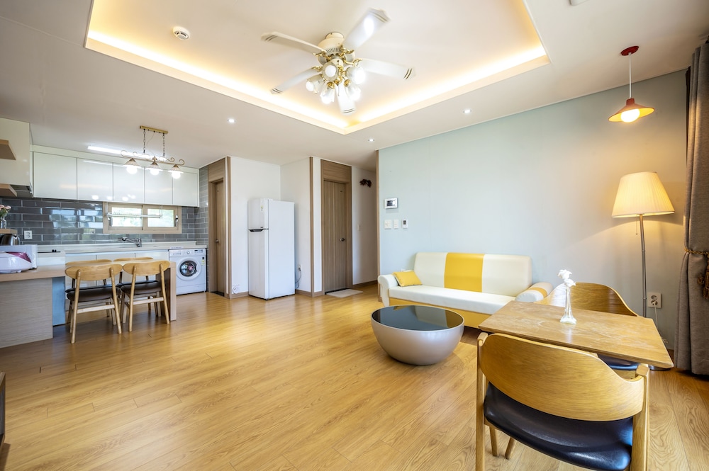 99sqm, Type A, 1st Floor (base occupancy 3, pay onsite 20000 KRW per extra person)