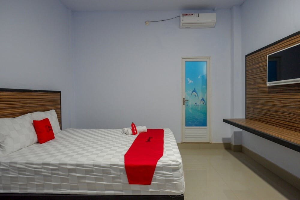 Deluxe Room (Reddoorz)