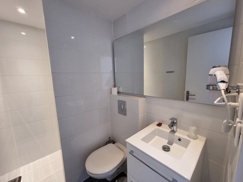 Double Room - Photo 5