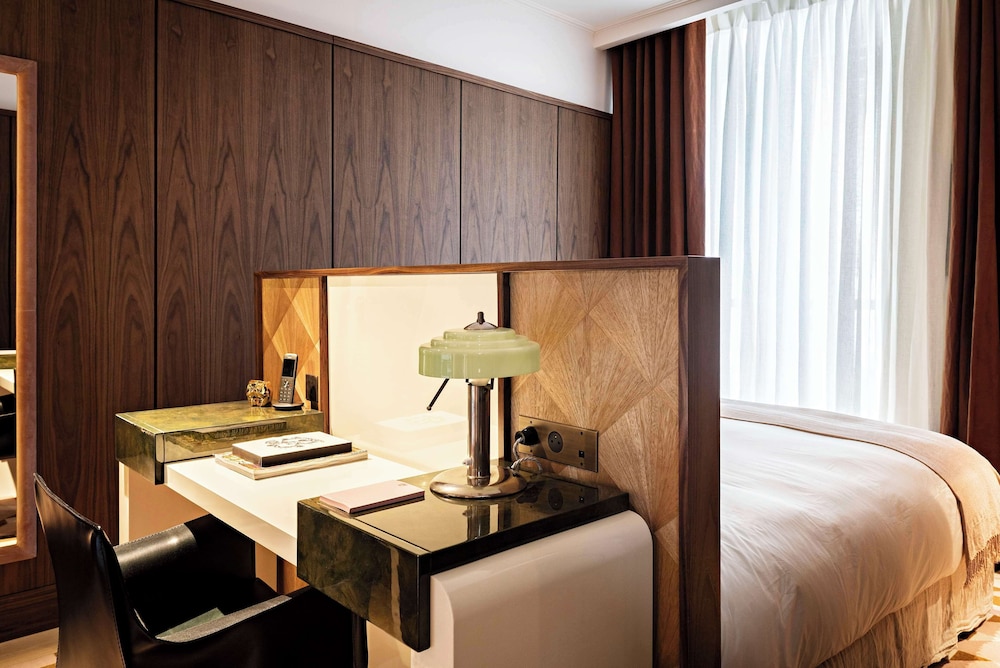 Suite, Connecting Rooms