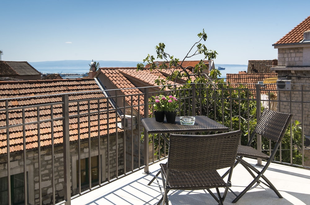 Apartment (View) photo 2