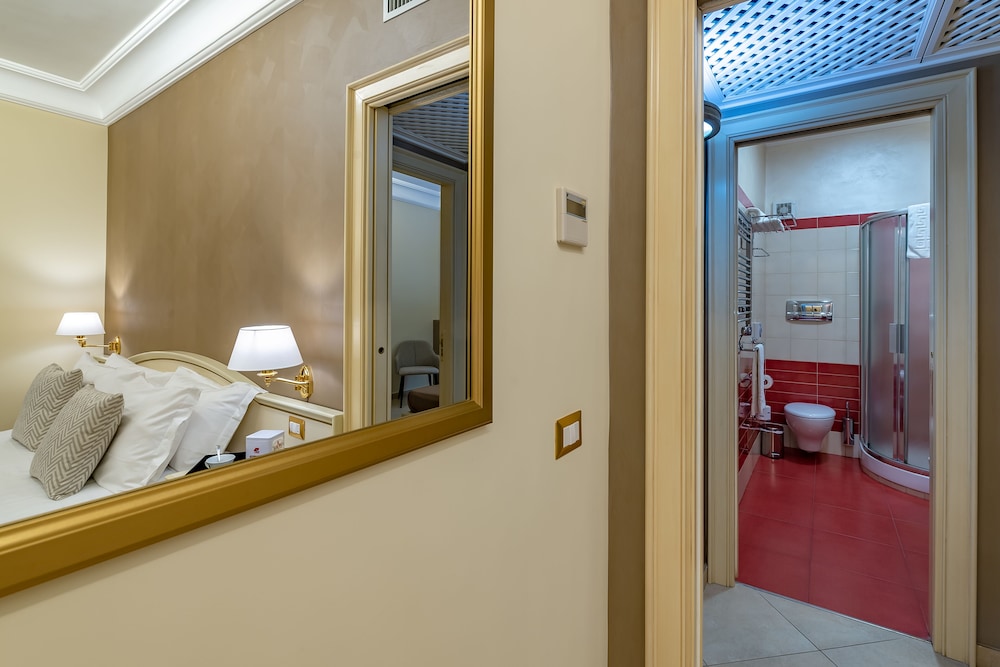Family Room, City View (201) - Photo 3