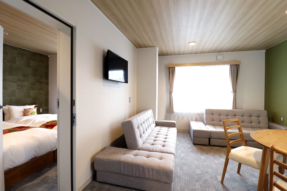 One-Bedroom Suite - Photo 3