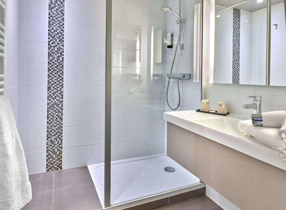 Family Room, Multiple Beds, Non Smoking, Connecting Rooms (Shower Only;Larger Room) - Photo 4