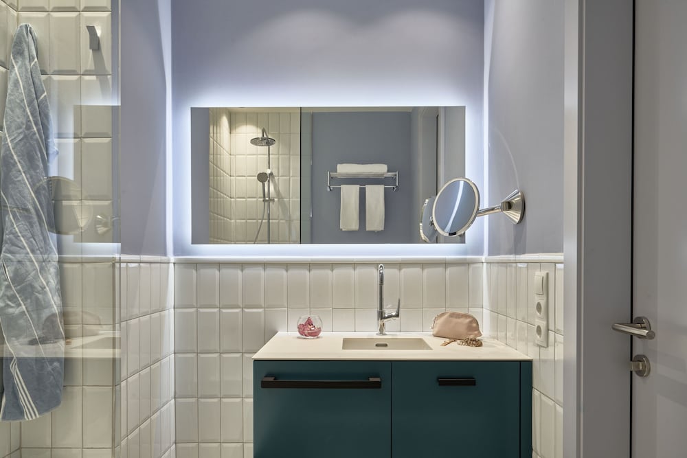 Standard Double or Twin Room - Photo 3
