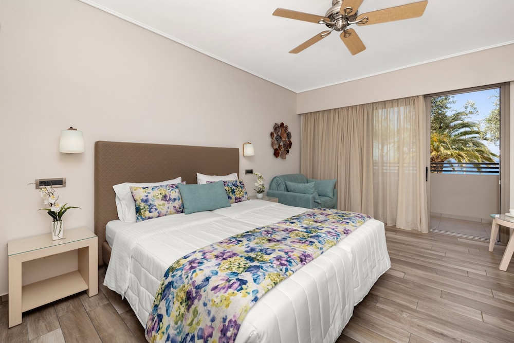Comfort Front Bungalow( Double or Twin) - Photo 2