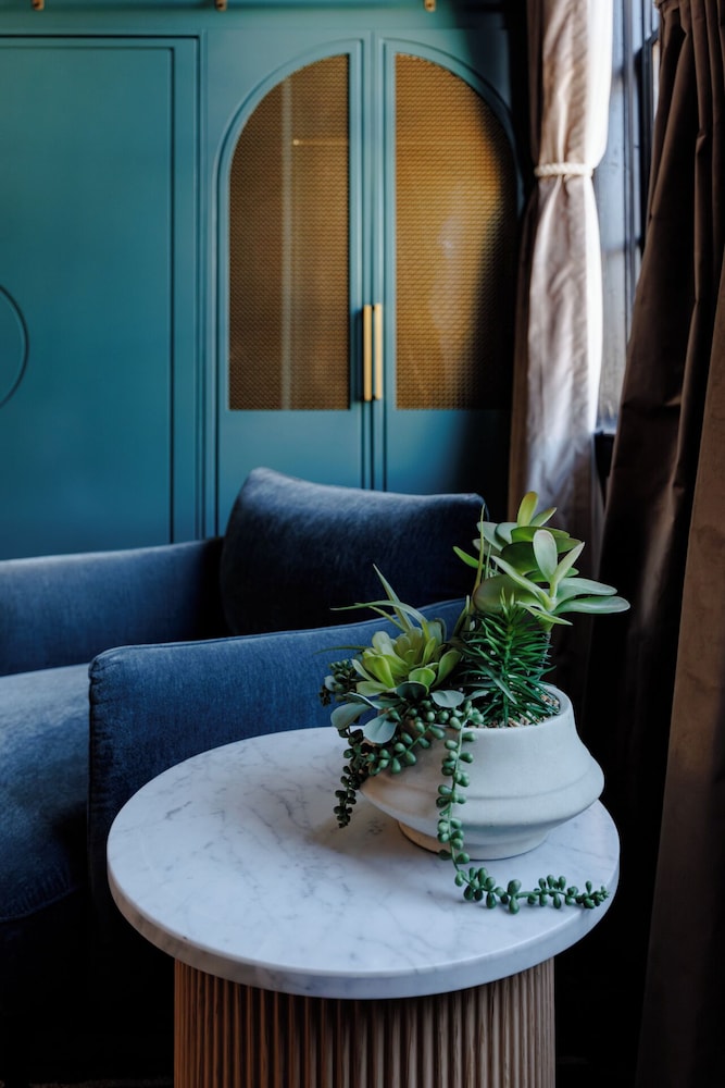 The Darling Suite photo 3