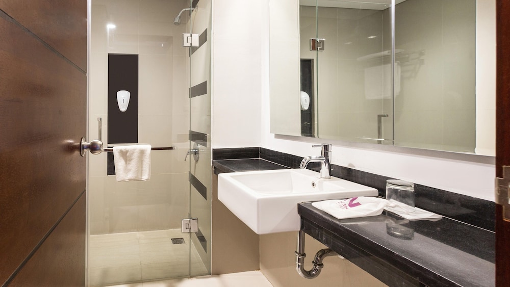 Royal Executive Room - Photo 13