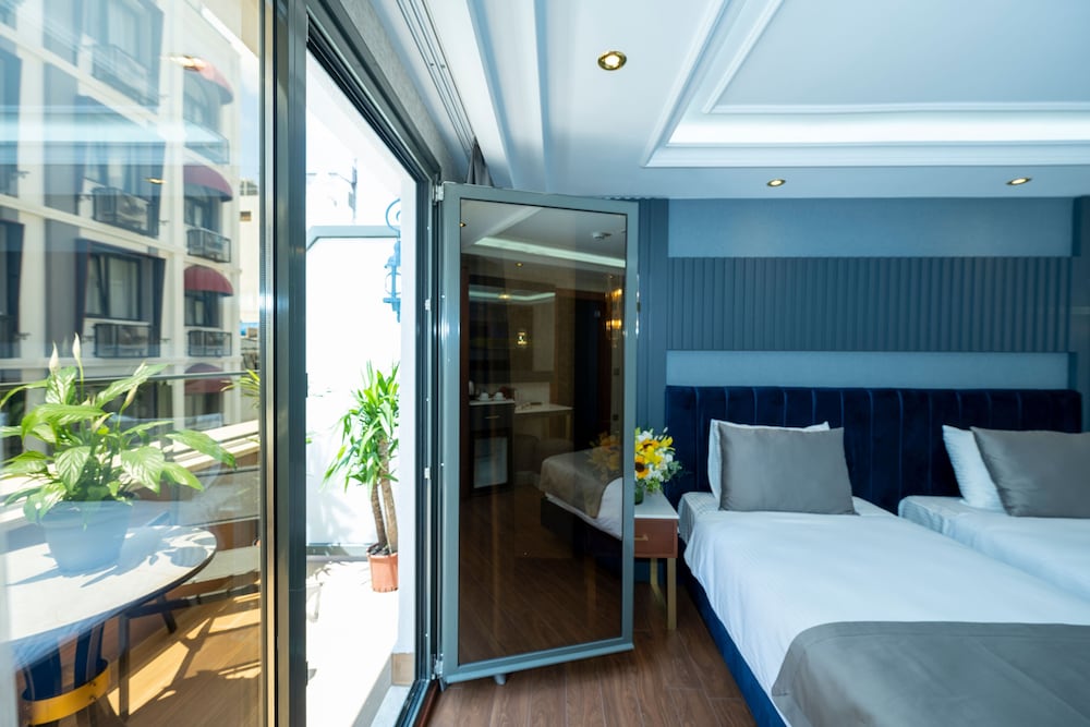 Luxury Double or Twin Room, Terrace photo 3