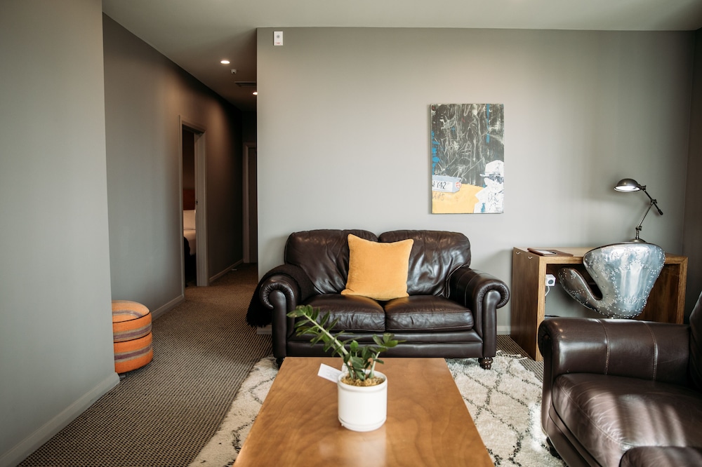 King Henry Suite