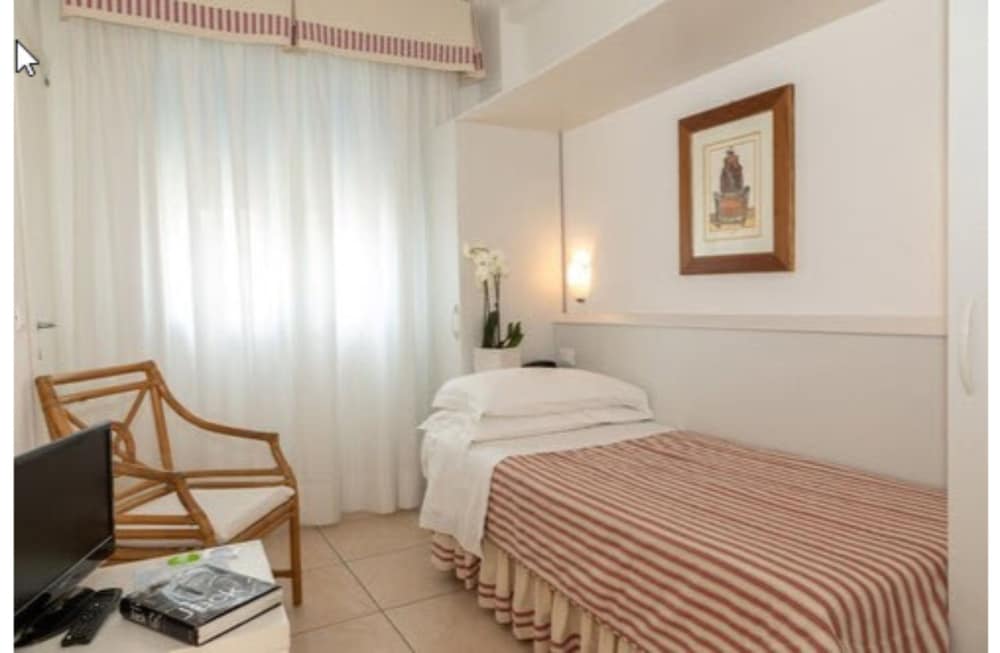 Single Room photo 3