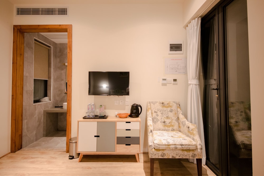 Gallery Room, 1 Queen Bed photo 1