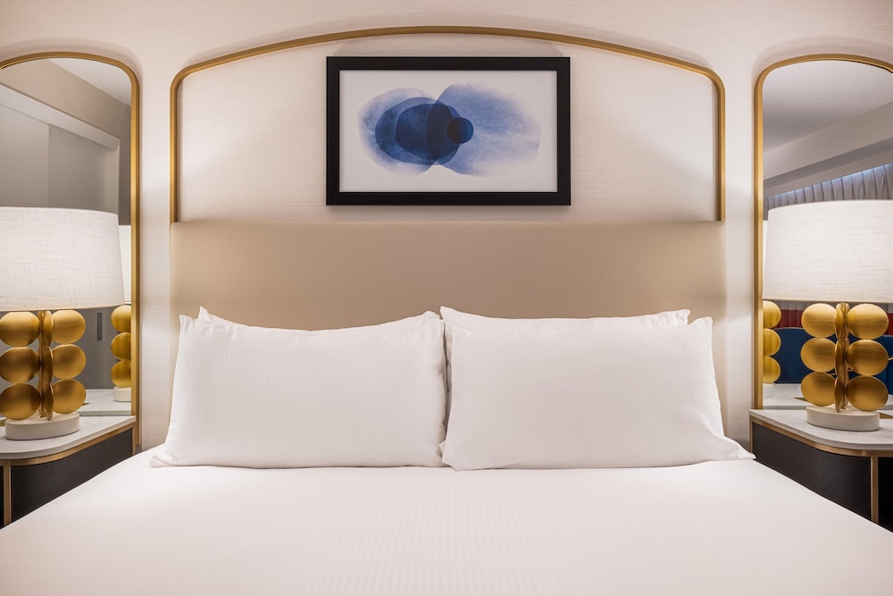 Versailles Strip View Room King