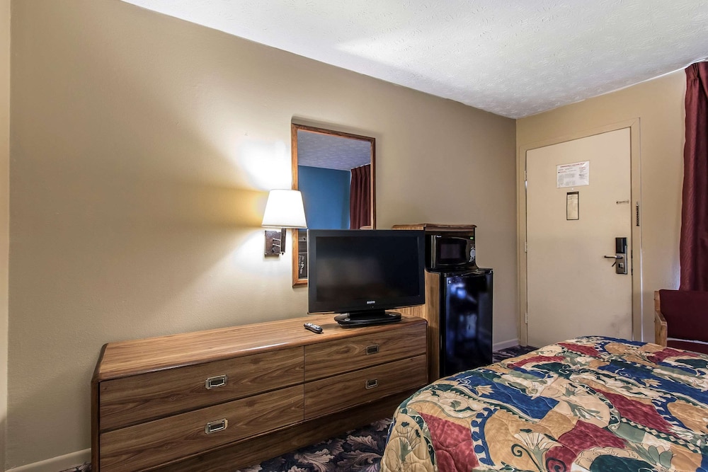 Standard Room, 2 Double Beds, Non Smoking - Photo 4