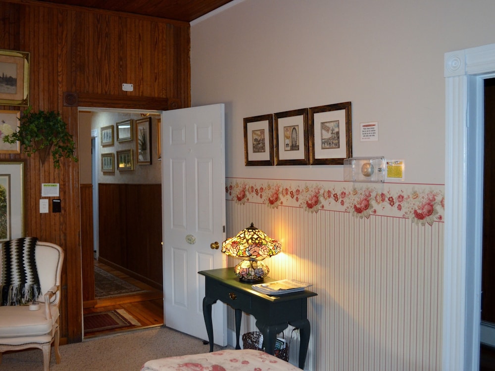Standard Double Room, Ensuite, Garden View (Rose) photo 3