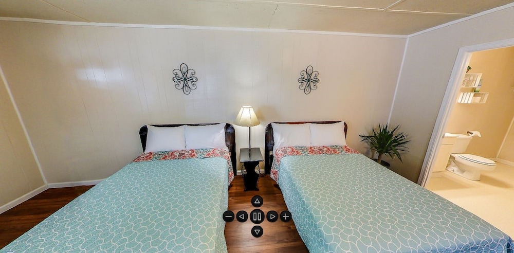 Cabin, Non Smoking (No Pets, Linens Included) photo 1