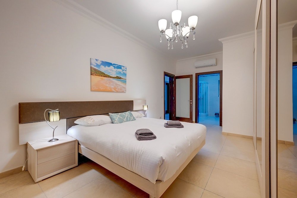 Apartment (3 Bedrooms)