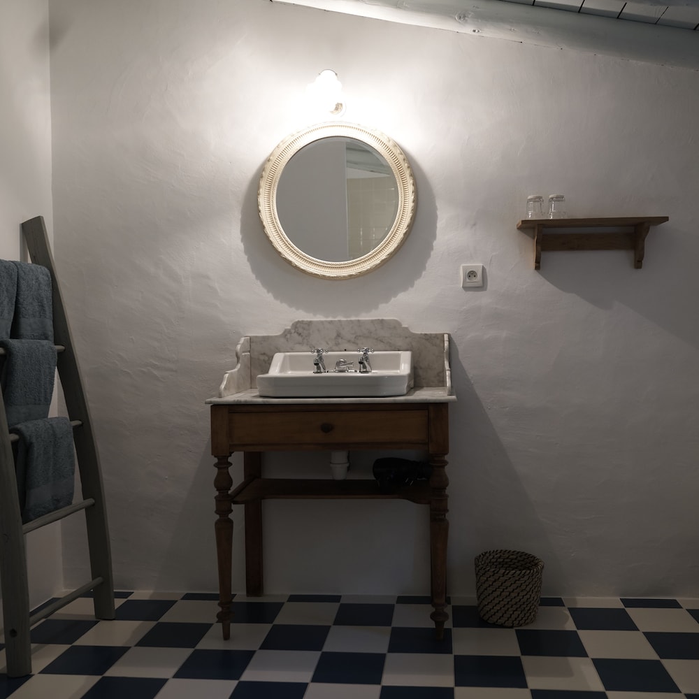 Premium Double or Twin Room, Private Bathroom, Courtyard View (Chambre N°2) photo 3
