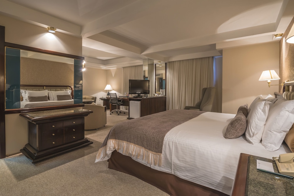 Available room thumbnail 6
