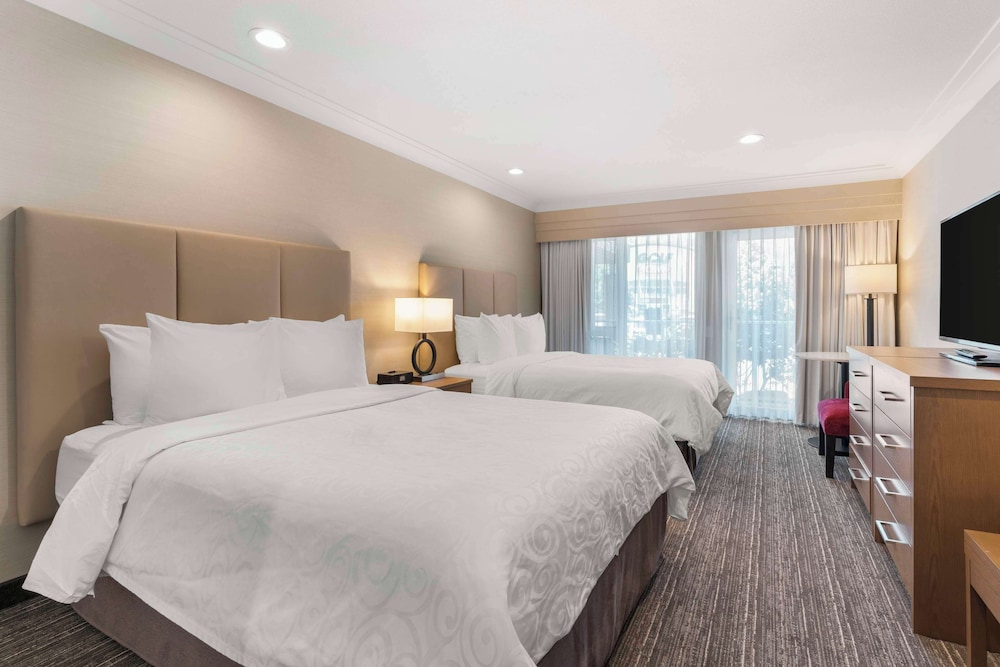 Deluxe Room, 2 Queen Beds, Non Smoking, Refrigerator - Photo 2