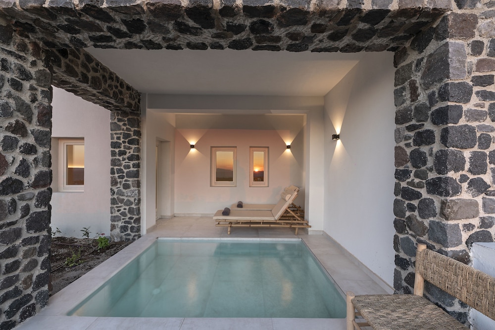 Sunset Suite with Heated Plunge Pool - Photo 6