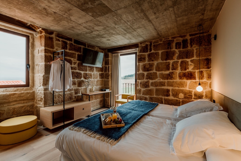 Room, Vineyard View (4)