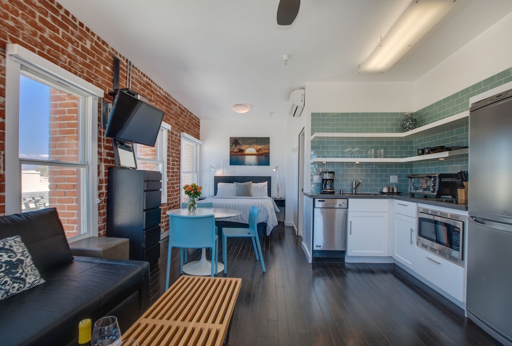 Studio Suite With Beachfront Ocean View