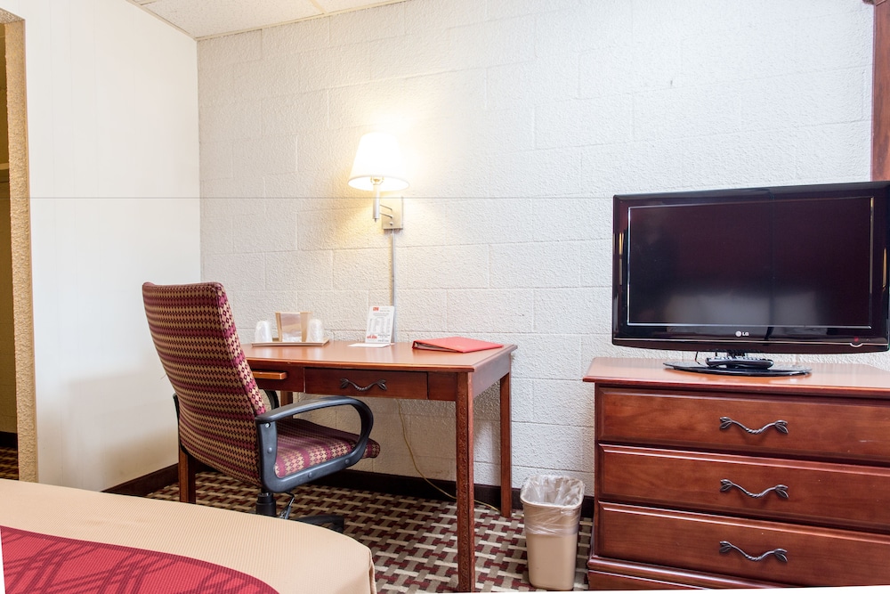 Room, 2 Queen Beds - Photo 5