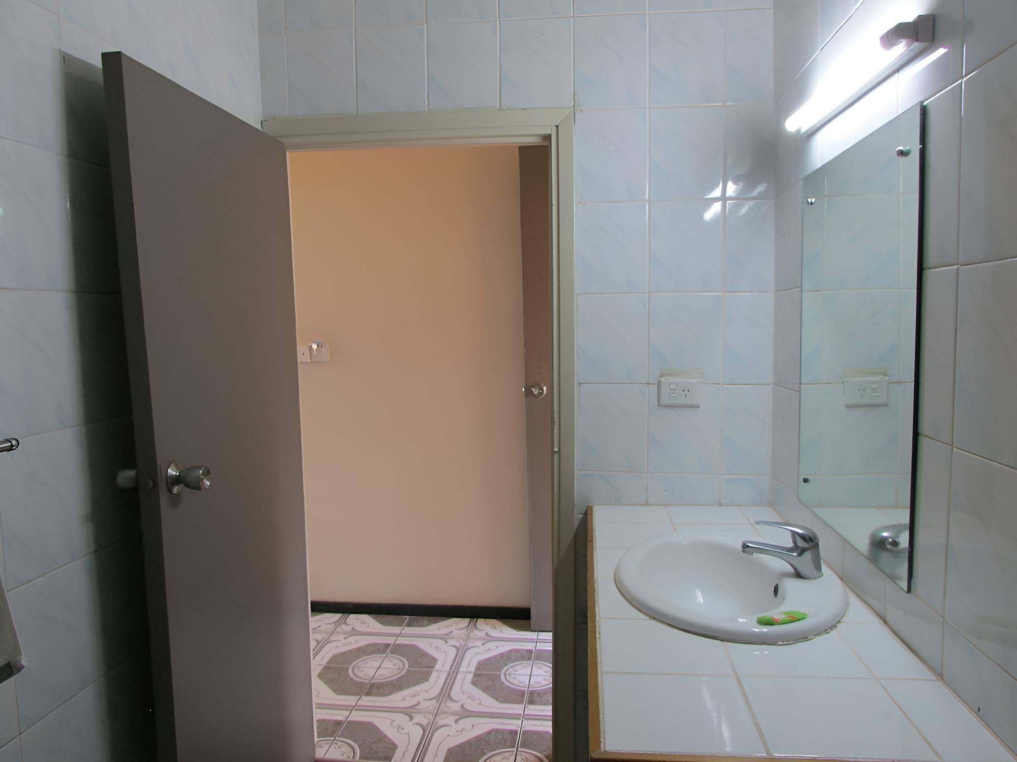Air-Condition Poolside Suite photo 4