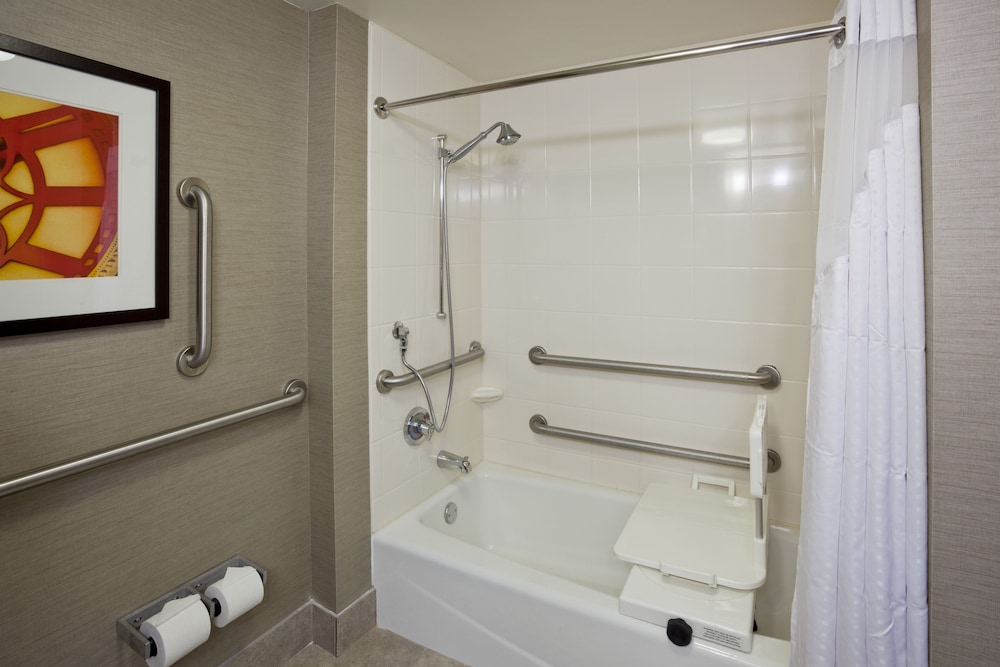 Standard Room, 2 Queen Beds, Accessible (Mobility, Accessible Tub) - Photo 3