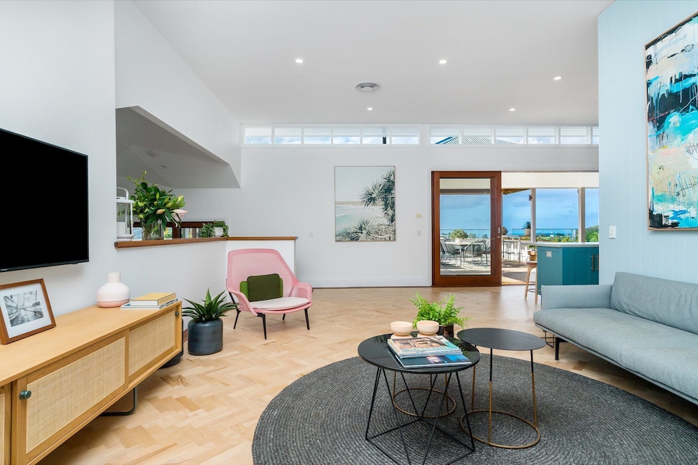 Luxury House photo 3