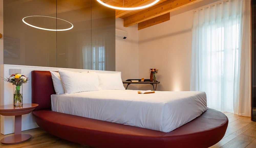 Deluxe Suite 151