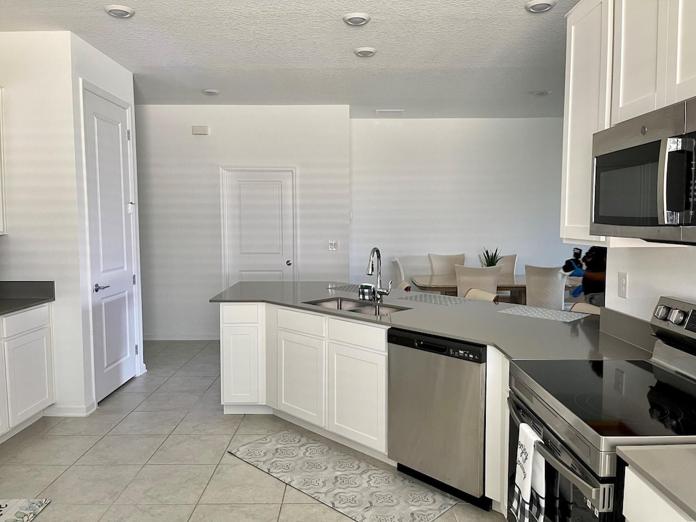 Grand Family Deluxe 4BD House Near Disney Parks, 사진 6