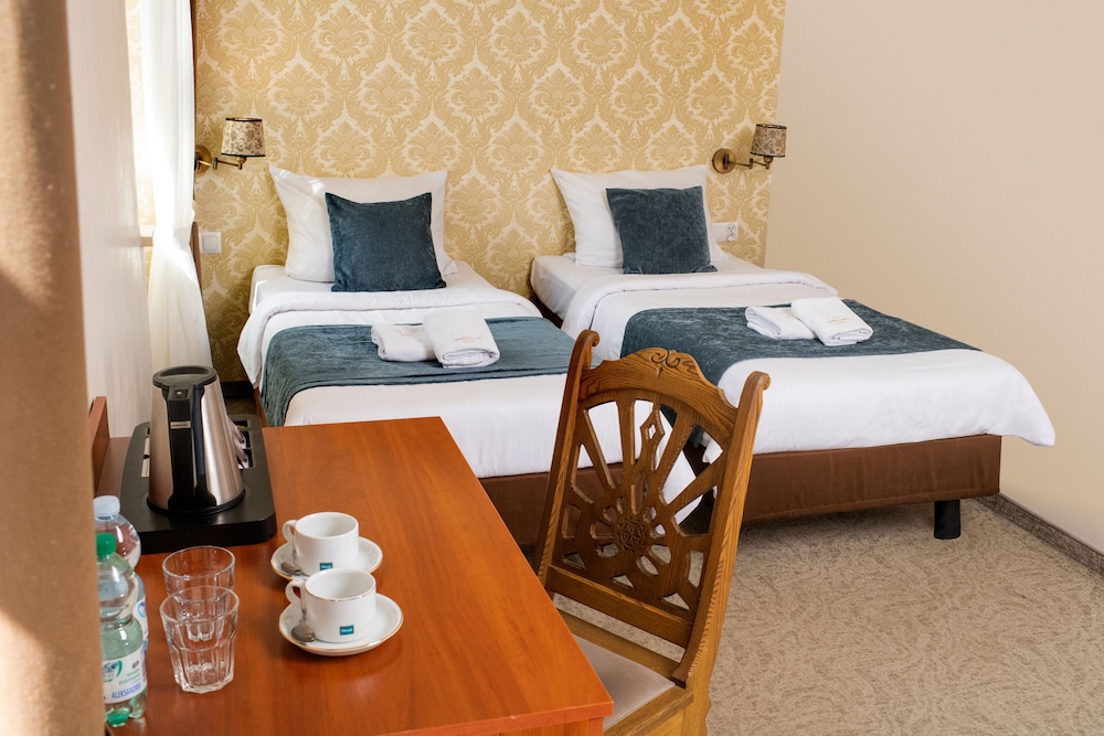 Double or Twin Room - Photo 5