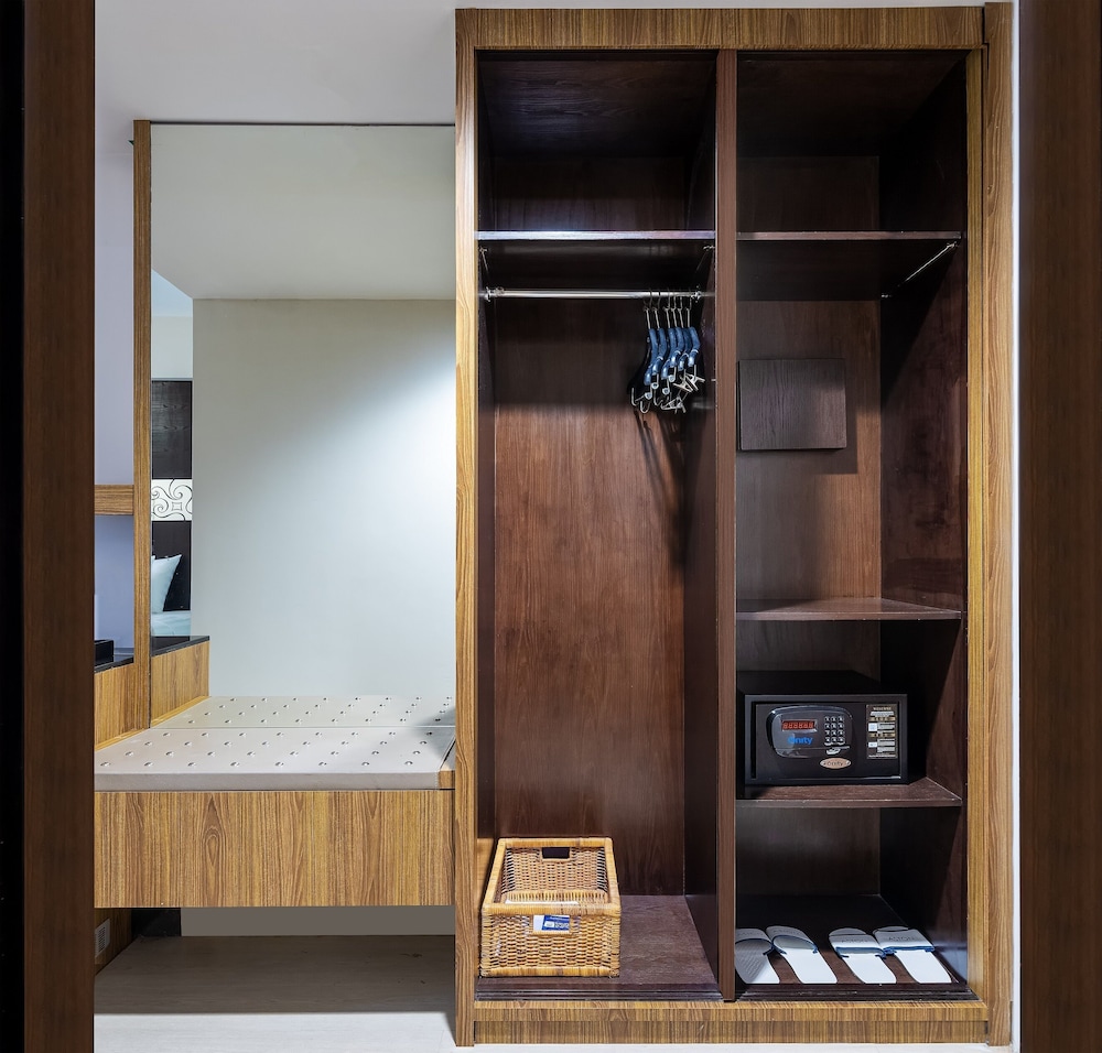 Deluxe Room - Photo 6
